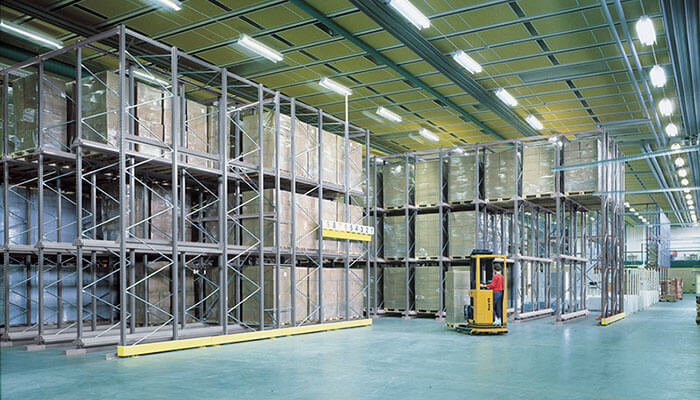 Drive-through pallet racking