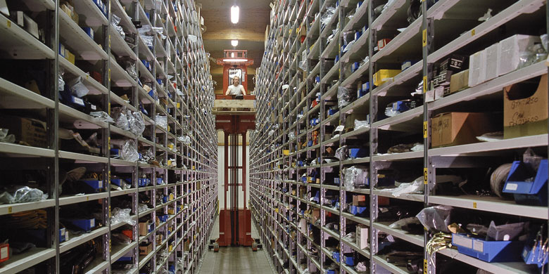 S90 Narrow Aisle 1
